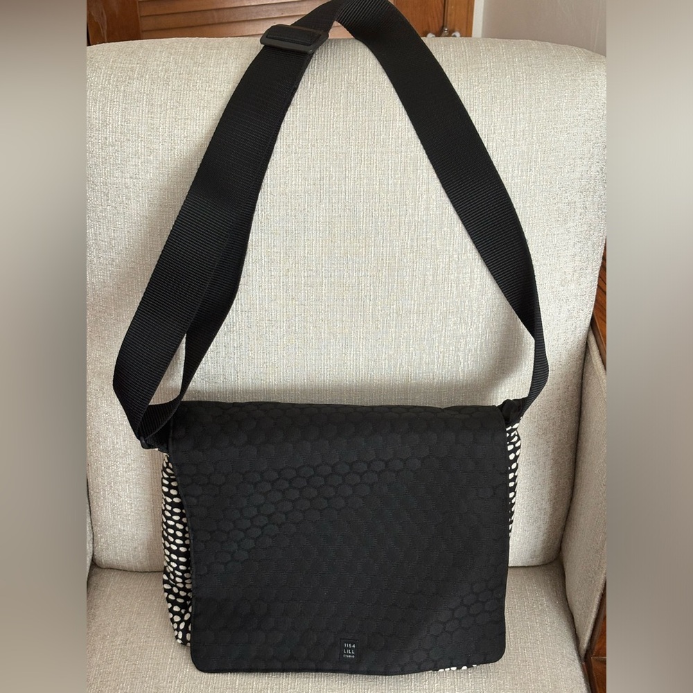 1154 LILL Studio messenger bag